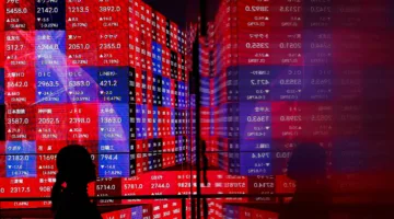 استعدادات مكثفة بعد “تسونامي روسيا”.. هل أثرت موجات القلق على سوق الأسهم؟