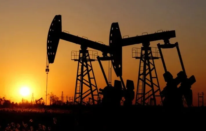 استقرار أسعار النفط على الرغم من الهجمات بالطائرات بدون طيار وغموض الرسوم الجمركية الأمريكية استقرار أسعار النفط على الرغم من الهجمات بالطائرات بدون طيار وغموض الرسوم الجمركية الأمريكية