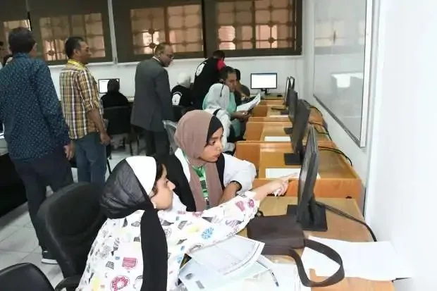 استكشف الكليات المتاحة لطلاب الأدب في المرحلة الأولى من التنسيق استكشف الكليات المتاحة لطلاب الأدب في المرحلة الأولى من التنسيق
