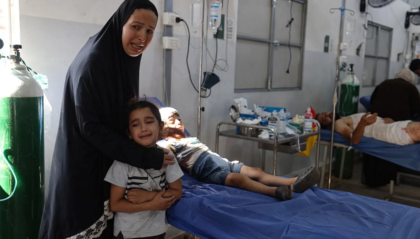استمرار المعارك في غزة… سقوط ضحايا وجرحى جراء القصف الإسرائيلي، وزيادة ملحوظة في حالات سوء التغذية. استمرار المعارك في غزة… سقوط ضحايا وجرحى جراء القصف الإسرائيلي، وزيادة ملحوظة في حالات سوء التغذية.