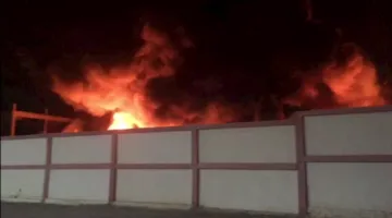 اشتعال حريق كبير في مصنع للمنظفات والمواد البلاستيكية بمدينة بدر