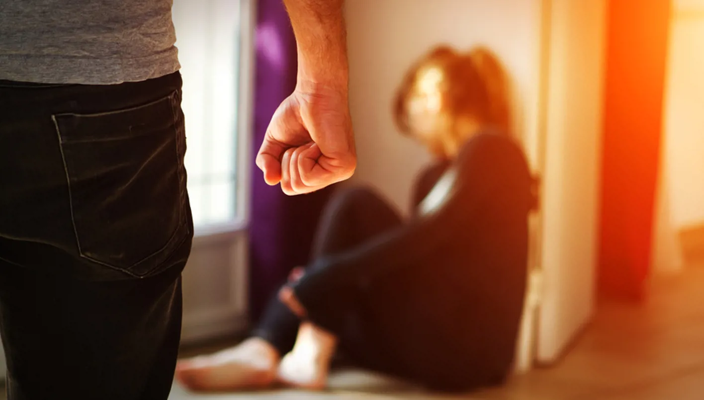 اعتداء شنيع… 8 ساعات من التعذيب لعروس تثير ضجة على منصات التواصل الاجتماعي اعتداء شنيع… 8 ساعات من التعذيب لعروس تثير ضجة على منصات التواصل الاجتماعي