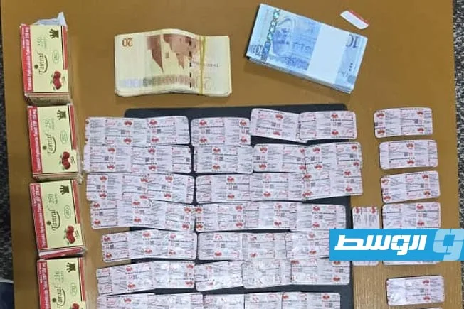 اعتقال مروج مخدرات في الجفرة بتهمة حيازته ألف حبة ترامادول