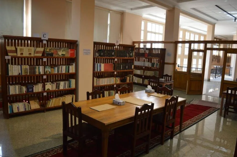 افتتاح مكتبة متحف المركبات الملكية في مصر بعد تحسينها وتجديدها.