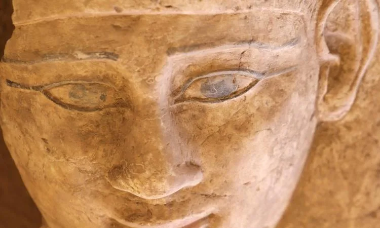 اكتشاف قبور جديدة من العصور اليونانية والرومانية بالقرب من ضريح الآغاخان في أسوان اكتشاف قبور جديدة من العصور اليونانية والرومانية بالقرب من ضريح الآغاخان في أسوان