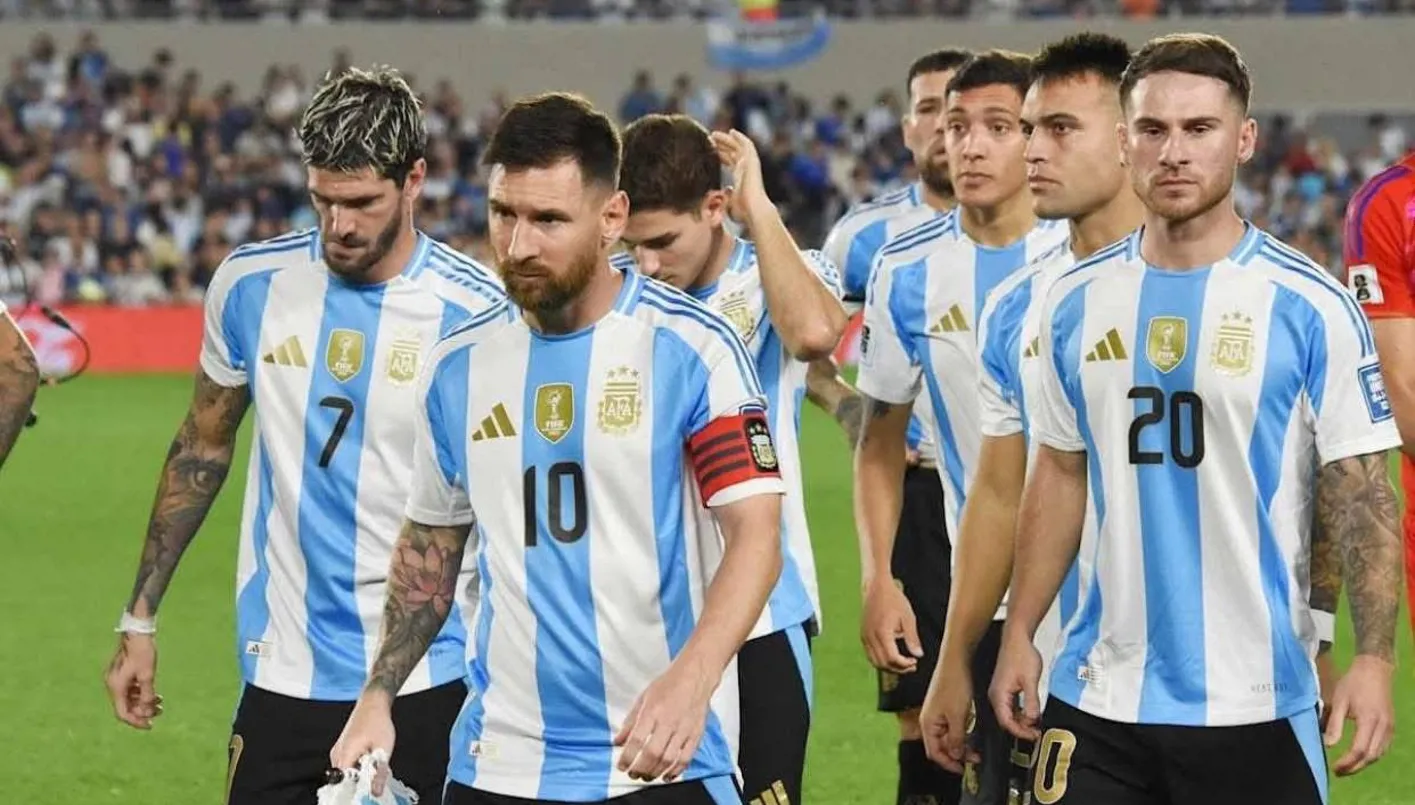 الأرجنتين تظل في المقدمة بتصنيف الفيفا والبرتغال تتفوق على هولندا. الأرجنتين تظل في المقدمة بتصنيف الفيفا والبرتغال تتفوق على هولندا.