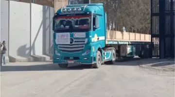 الأردن يطلق قافلة مساعدات مكونة من 65 شاحنة إلى غزة