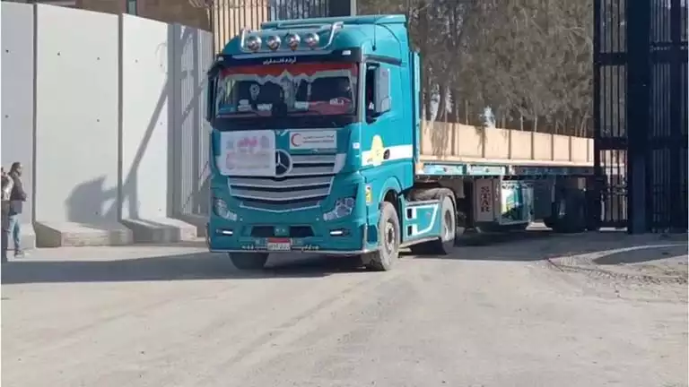 الأردن يطلق قافلة مساعدات مكونة من 65 شاحنة إلى غزة