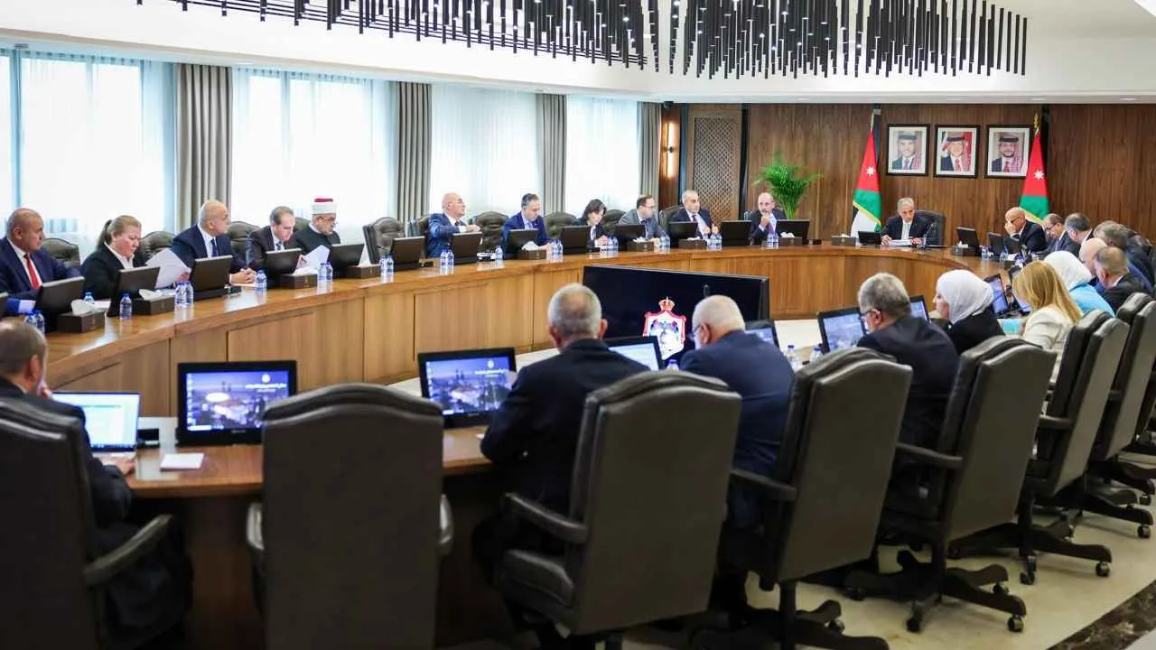 الأردن يعلن عن إجراءات اقتصادية لتعزيز السياحة ومشروعات الطاقة والمياه الأردن يعلن عن إجراءات اقتصادية لتعزيز السياحة ومشروعات الطاقة والمياه