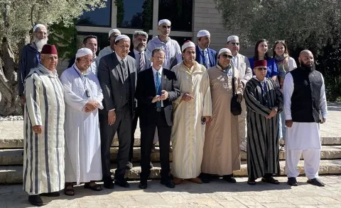 الأزهر يعتبر زيارة “أئمة أوروبيين” لإسرائيل دليلاً على انحرافهم عن الإسلام ويدعوهم إلى مصيرهم في صفحات التاريخ القاتمة.