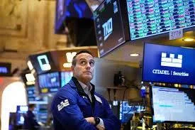 الأسواق الأمريكية في حالة توتر قبيل فرض الرسوم الجمركية الأسواق الأمريكية في حالة توتر قبيل فرض الرسوم الجمركية