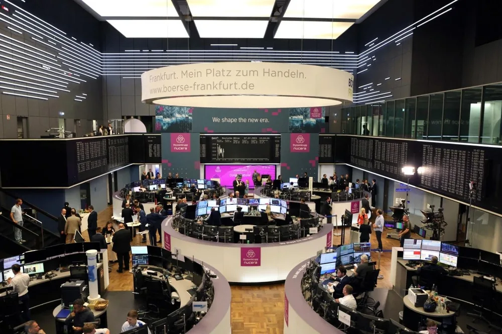 الأسواق الأوروبية تحقق أعلى مستوى لها خلال أربعة أسابيع الأسواق الأوروبية تحقق أعلى مستوى لها خلال أربعة أسابيع