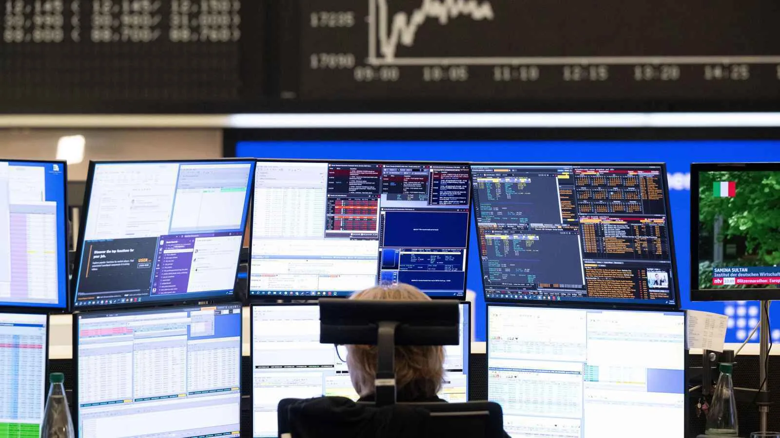 الأسواق الأوروبية تظهر تبايناً في ظل تهديدات ترامب بفرض رسوم على الواردات