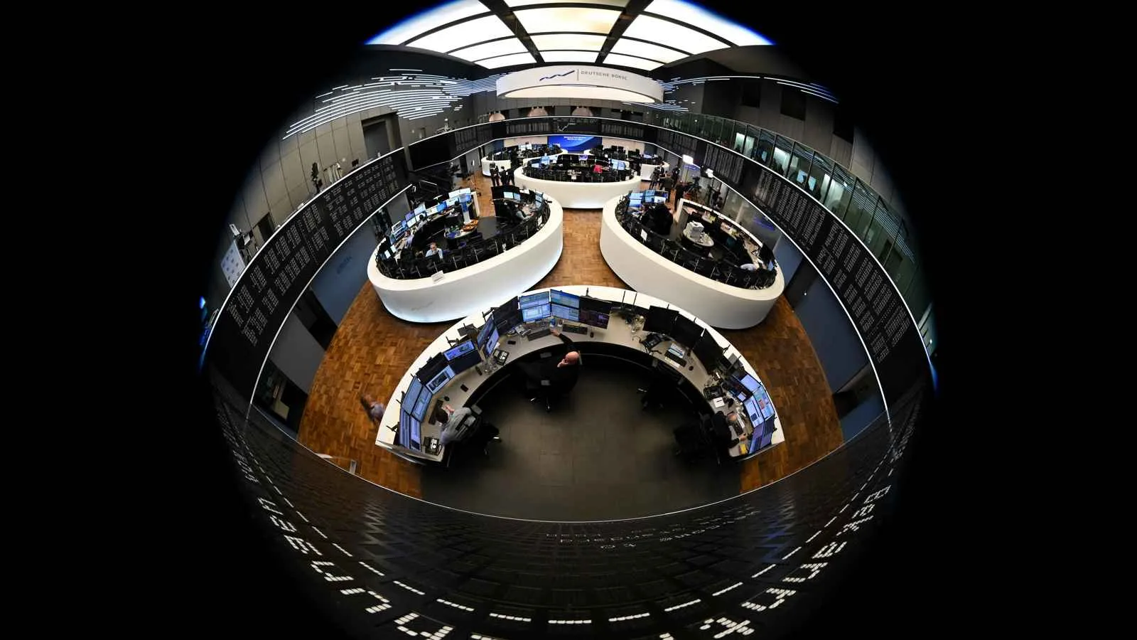 الأسواق الأوروبية تنهي التعاملات بتراجع طفيف بسبب القلق بشأن التجارة الأسواق الأوروبية تنهي التعاملات بتراجع طفيف بسبب القلق بشأن التجارة