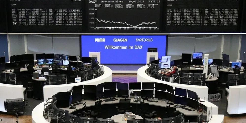 الأسواق الأوروبية تنهي تداولاتها بتراجع