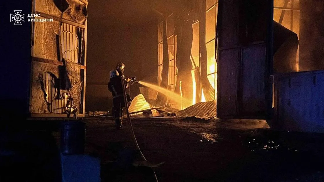 الأكبر منذ فترة طويلة.. تبادل الهجمات بالطائرات المسيّرة بين موسكو وكييف. الأكبر منذ فترة طويلة.. تبادل الهجمات بالطائرات المسيّرة بين موسكو وكييف.