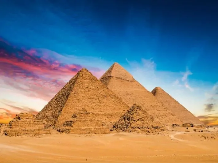 الأهرامات تحتل موقع الصدارة في خريطة السياحة العالمية.. والخبراء: المتحف الكبير يمثل تحولاً في الثقافة المصرية الأهرامات تحتل موقع الصدارة في خريطة السياحة العالمية.. والخبراء: المتحف الكبير يمثل تحولاً في الثقافة المصرية