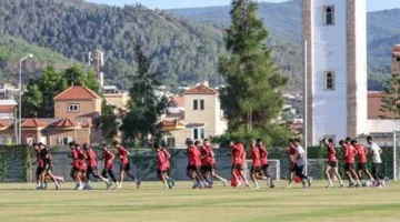 الأهلي يبدأ تدريباته الثانية في تونس اليوم تحضيرًا للموسم الجديد