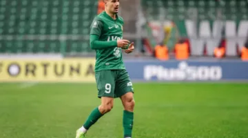 الأهلي يتفوق على 3 فرق… مستقبل أسد الحملاوي في الإعلام البولندي