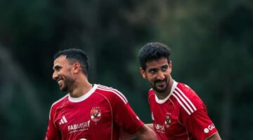 الأهلي يحقق انتصاراً كبيراً على البنزرتي بخمسة أهداف دون رد في نهاية معسكره في تونس.