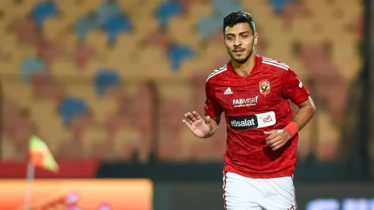 الأهلي يحل النزاع بين محمد شريف وجراديشار حول الرقم 10 الأهلي يحل النزاع بين محمد شريف وجراديشار حول الرقم 10
