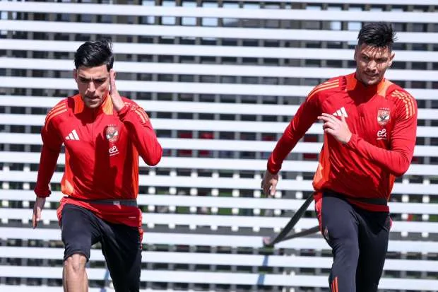 الأهلي يرفض التعاقد مع مدافع ليبي ويقرر مصير رحيل أشرف داري. الأهلي يرفض التعاقد مع مدافع ليبي ويقرر مصير رحيل أشرف داري.