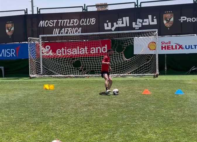 الأهلي يقرر تجميد نجمه الموهوب حتى نهاية الموسم رسمياً.. وريفيرو يدعمه
