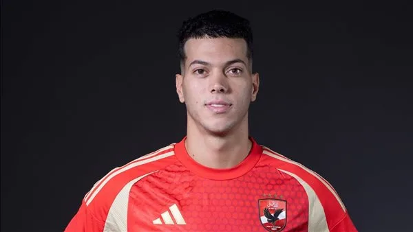 الأهلي يقرر تعديل عقد إمام عاشور لحمايته من العروض المغرية. الأهلي يقرر تعديل عقد إمام عاشور لحمايته من العروض المغرية.