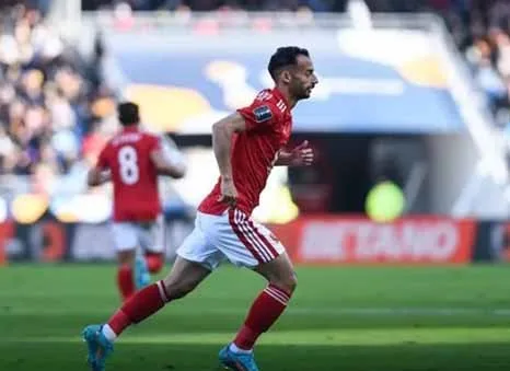 الأهلي يكشف عن خطة أحمد عبد القادر للانتقال إلى الزمالك والشرط الوحيد لخروجه. الأهلي يكشف عن خطة أحمد عبد القادر للانتقال إلى الزمالك والشرط الوحيد لخروجه.