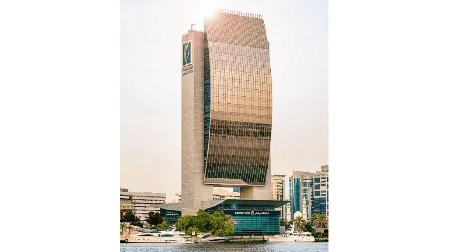 «الإمارات دبي الوطني» يسعى لتوظيف النساء في 25% من المناصب العليا بحلول 2027. «الإمارات دبي الوطني» يسعى لتوظيف النساء في 25% من المناصب العليا بحلول 2027.