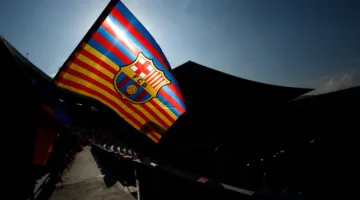 الاتحاد الأوروبي لكرة القدم يفرض عقوبات مالية كبيرة على تشيلسي وبرشلونة