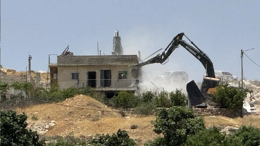 الاحتلال يُنذِر بهدم منزل في قرية المعصرة جنوبي بيت لحم. الاحتلال يُنذِر بهدم منزل في قرية المعصرة جنوبي بيت لحم.