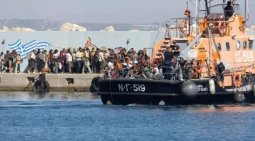 البرلمان اليوناني يوافق على وقف طلبات اللجوء للفارين عبر البحر
