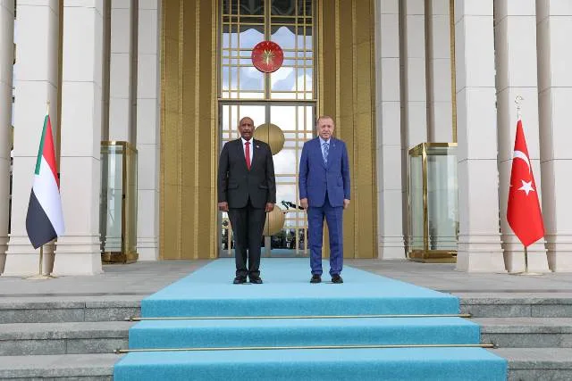 البرهان يقدم التهاني للرئيس أردوغان بمناسبة ذكرى يوم الديمقراطية والوحدة الوطنية