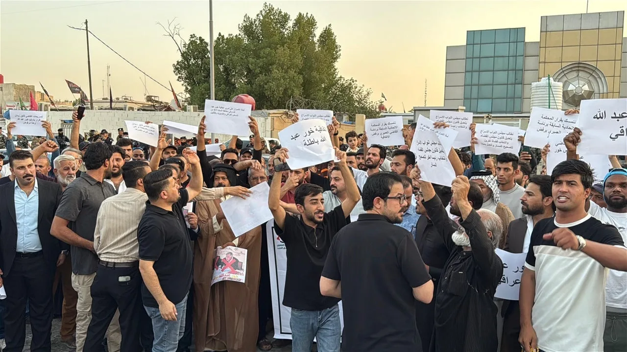 البصرة تنضم إلى واسط وبغداد: مظاهرات أمام القنصلية الكويتية احتجاجاً على اتفاقية خور عبد الله البصرة تنضم إلى واسط وبغداد: مظاهرات أمام القنصلية الكويتية احتجاجاً على اتفاقية خور عبد الله