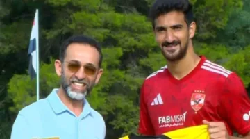 البنزرتي يحتفي بن رمضان قبل المباراة التحضيرية مع الأهلي.. الأحمر ينهي معسكره في تونس بمواجهة ودية