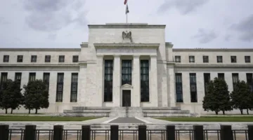 «البنك الاحتياطي الفيدرالي» يثبت معدلات الفائدة للمرة الخامسة في عام 2025