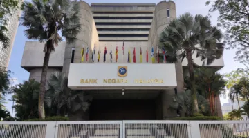 البنك المركزي في ماليزيا يقلل سعر الفائدة للمرة الأولى منذ خمس سنوات