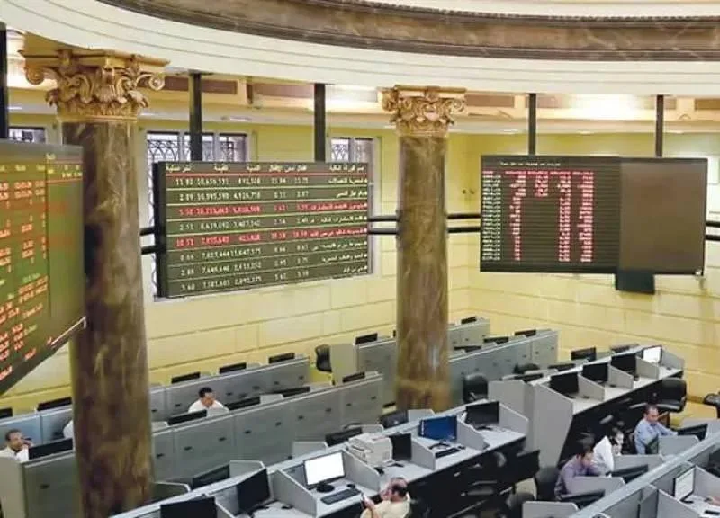 البورصة المصرية تعاود نشاطها بعد توقف الاتصالات بسبب حريق في القاهرة