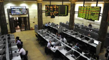 البورصة المصرية تنخفض بعد بلوغها أعلى مستوى تاريخي في ظل تراجع قيمة الدولار