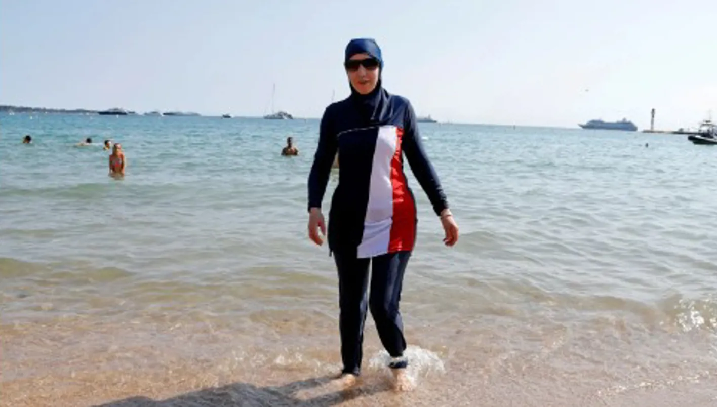 البوركيني يغزو شواطئ جنوب فرنسا مجددًا البوركيني يغزو شواطئ جنوب فرنسا مجددًا