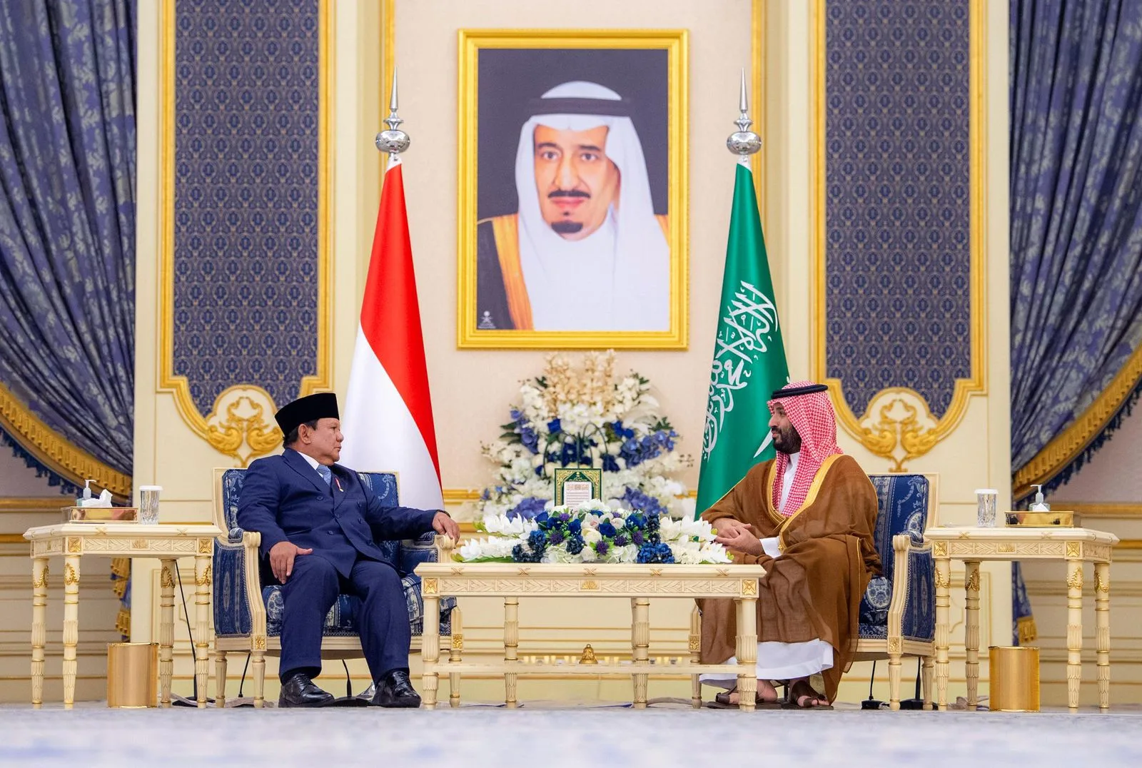 البيان النهائي لزيارة رئيس إندونيسيا إلى السعودية: شراكة استراتيجية واتفاقيات بقيمة 27 مليار دولار البيان النهائي لزيارة رئيس إندونيسيا إلى السعودية: شراكة استراتيجية واتفاقيات بقيمة 27 مليار دولار