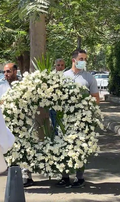 التحضيرات النهائية لتوديع جثمان لطفي لبيب التحضيرات النهائية لتوديع جثمان لطفي لبيب