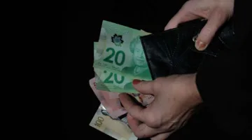 التحليل الفني: انخفاض زوج الدولار الأمريكي مقابل الدولار الكندي تحت وطأة الضغوط البيعية