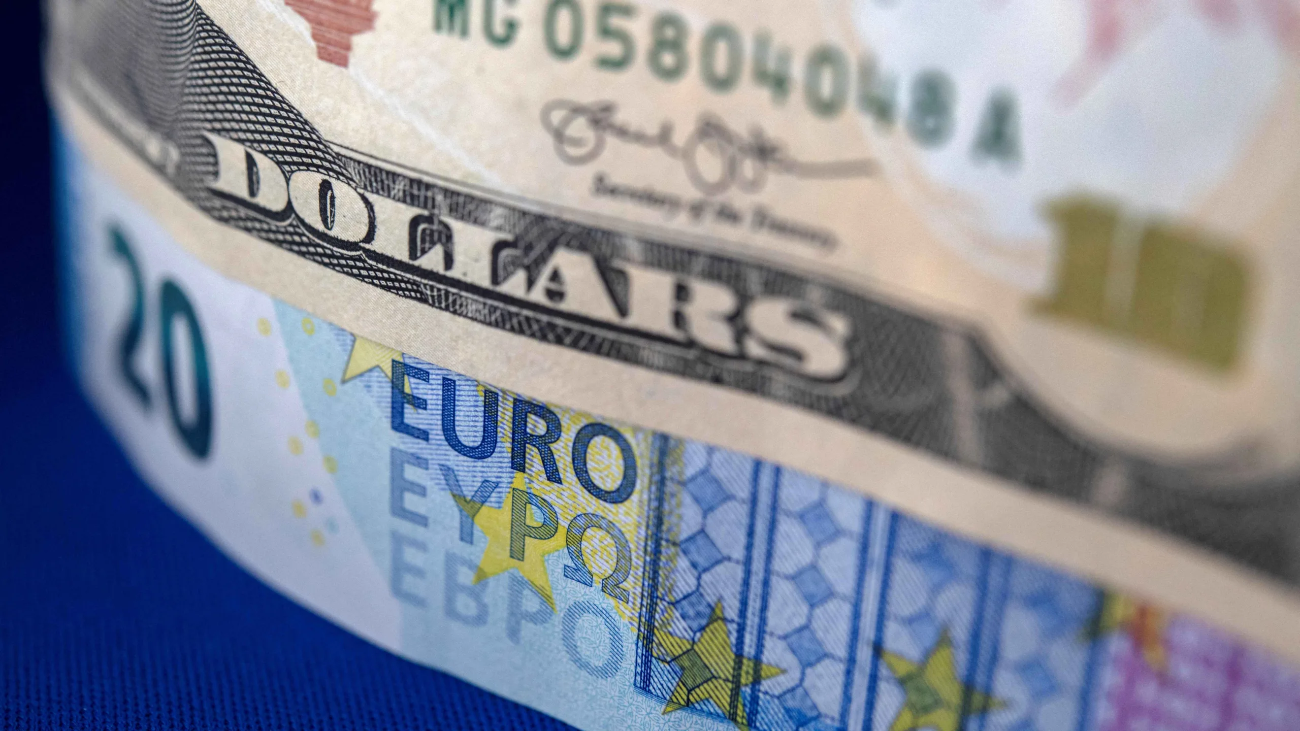 التحليل الفني: نموذج شمعة المطرقة المقلوبة يدعم استمرار تراجع زوج EUR/USD