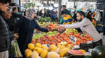 التضخم ينخفض للشهر الثالث عشر… هل يضحي البنك المركزي التركي بالليرة؟