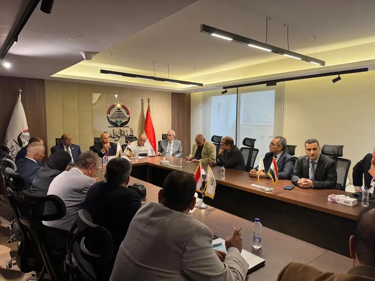 “الجبهة الوطنية” تستعرض طرق تعزيز دعم مرشحيها في انتخابات المجالس المحلية القادمة.