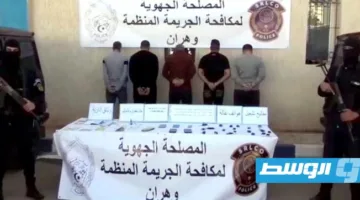 الجهات الجزائرية تفكك شبكة دولية لتهريب السيارات من ليبيا