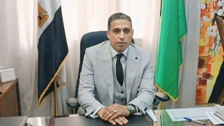 الجيزة تحتفل بإنجازات طلابها.. مدير التعليم بالمحافظة يهنئ الأوائل في الثانوية العامة