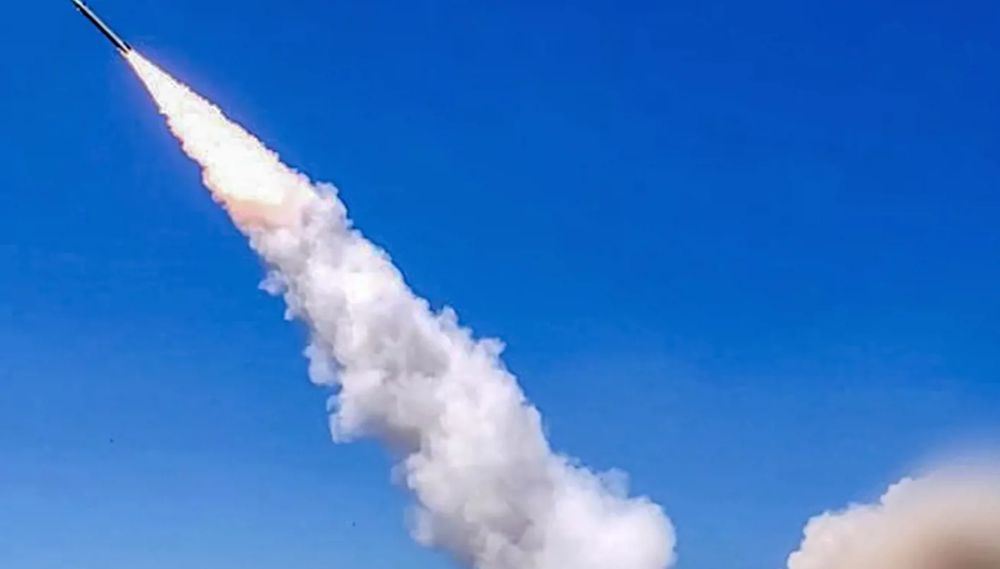 الجيش الإسرائيلي ي interception صاروخاً تم إطلاقه من اليمن. الجيش الإسرائيلي ي interception صاروخاً تم إطلاقه من اليمن.